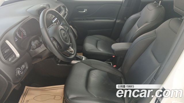 Jeep Renegade — interior