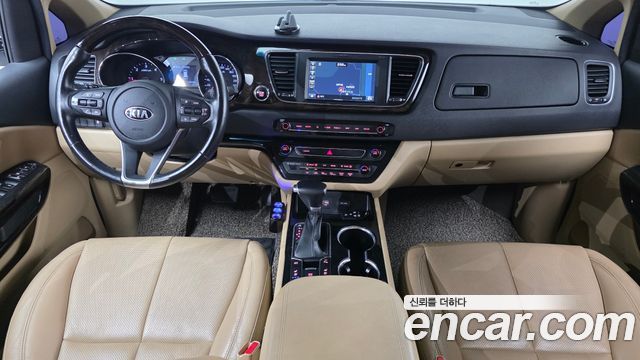 Kia Carnival — interior