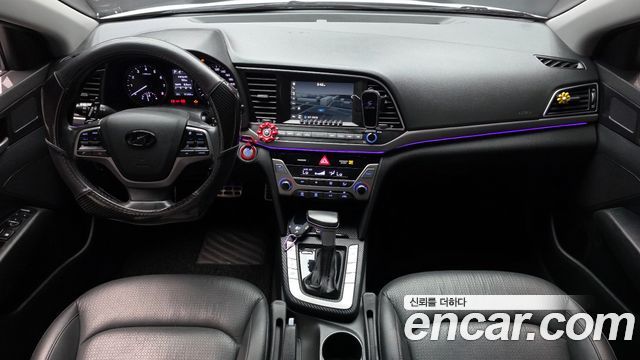 Hyundai Avante — interior