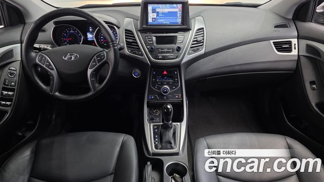 Hyundai Avante — interior