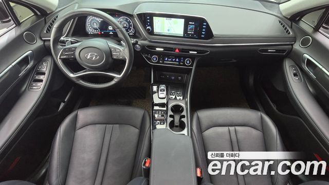 Hyundai Sonata — interior