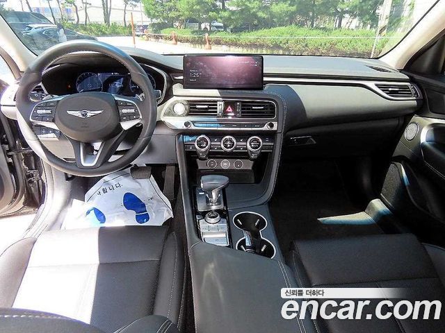 Genesis G70 — interior