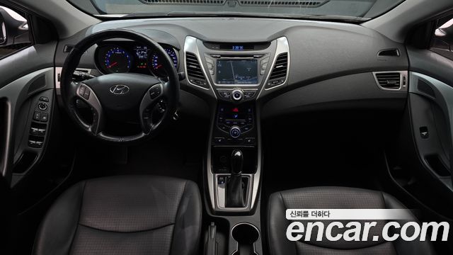 Hyundai Avante — interior