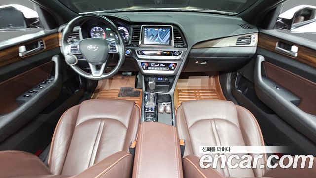 Hyundai Sonata — interior