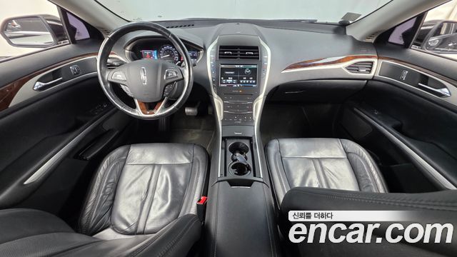 Lincoln MKZ — interior