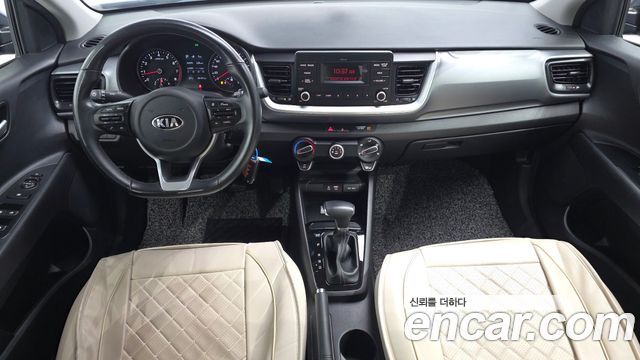 Kia Stonic — interior