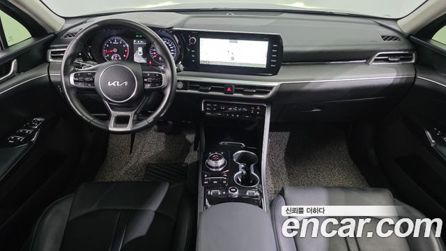 Kia K5 — interior