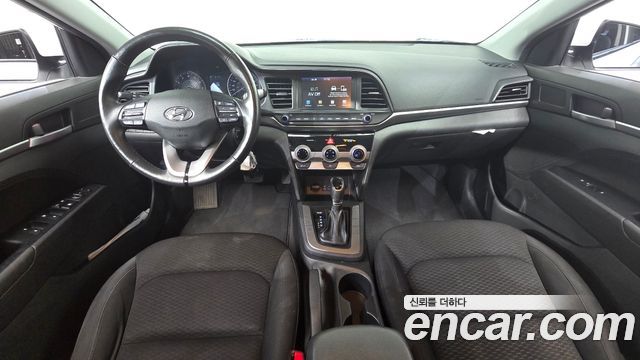 Hyundai Avante — interior