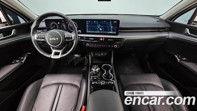Kia K5 — interior