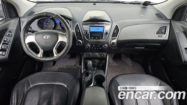 Hyundai Tucson — interior