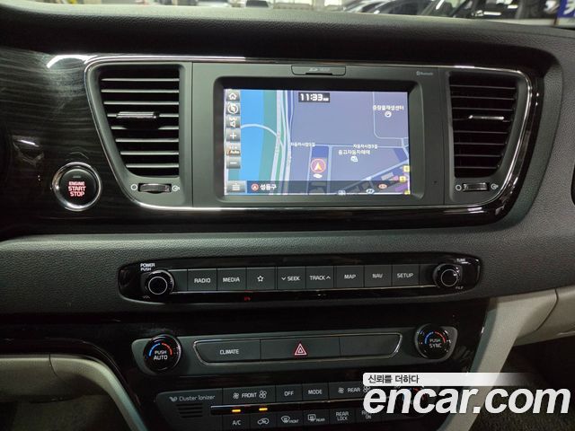Kia Carnival — interior