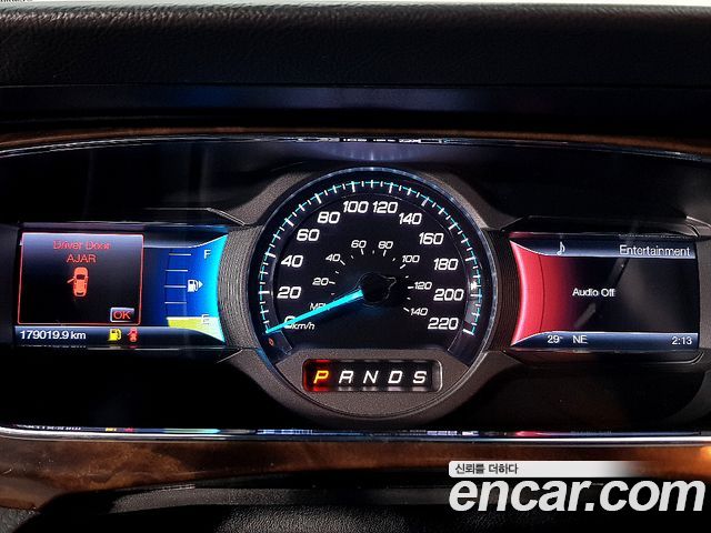 Ford Taurus — interior