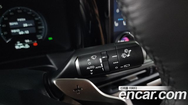 Lexus LM — interior
