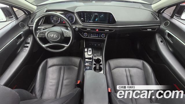 Hyundai Sonata — interior