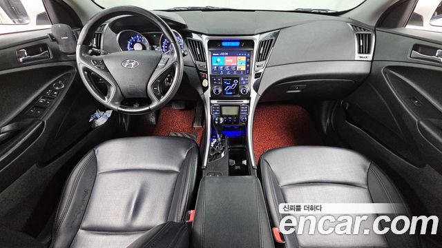 Hyundai Sonata — interior