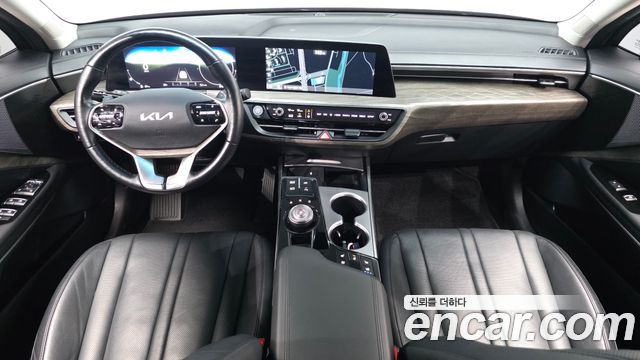 Kia K8 — interior
