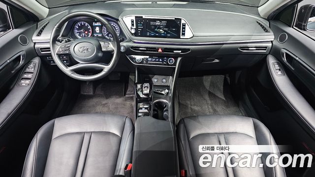 Hyundai Sonata — interior