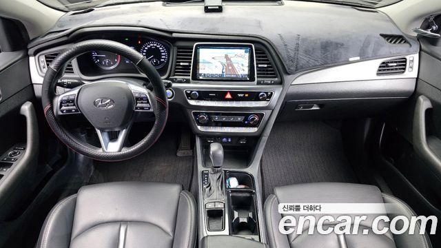 Hyundai Sonata — interior