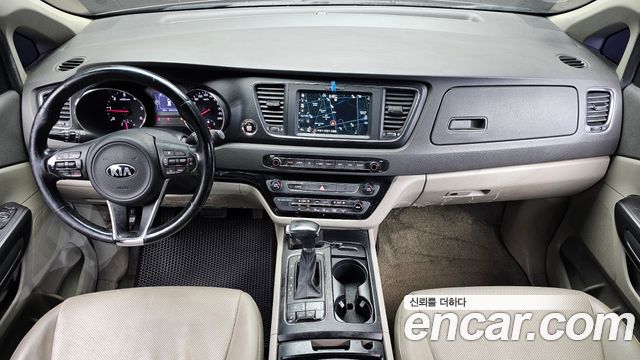 Kia Carnival — interior