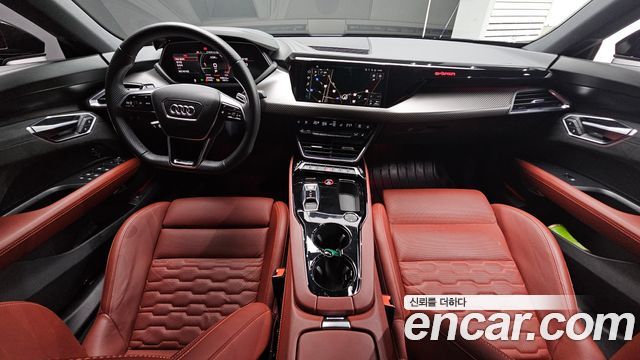 Audi e-tron GT — interior