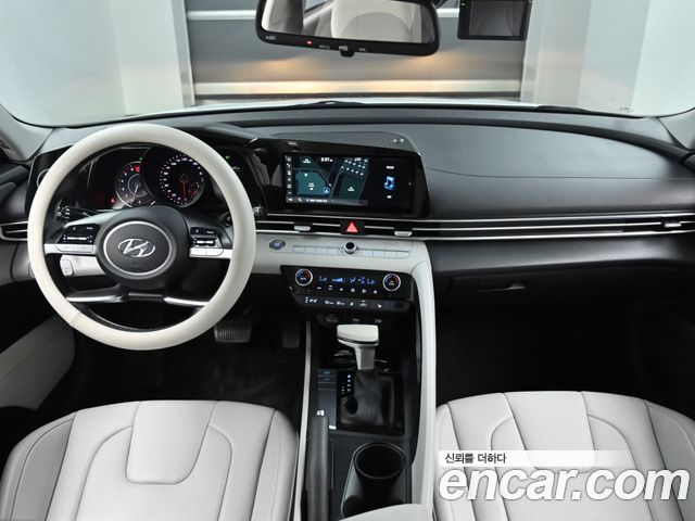 Hyundai Avante — interior