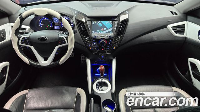 Hyundai Veloster — interior