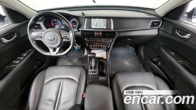 Kia K5 — interior