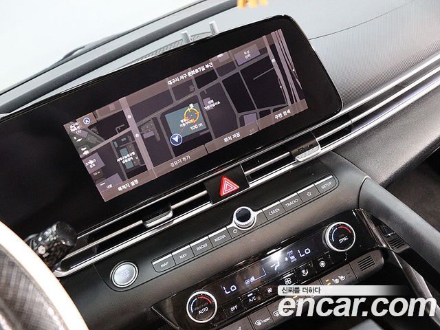 Hyundai Avante — interior