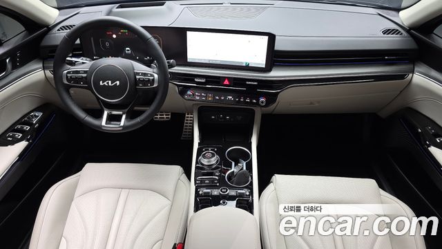 Kia K5 — interior