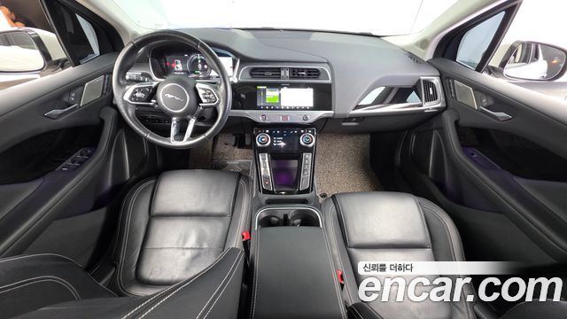 Jaguar I-Pace — interior