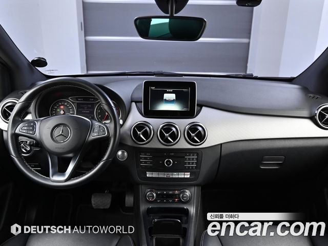 Mercedes-Benz B-Class — interior