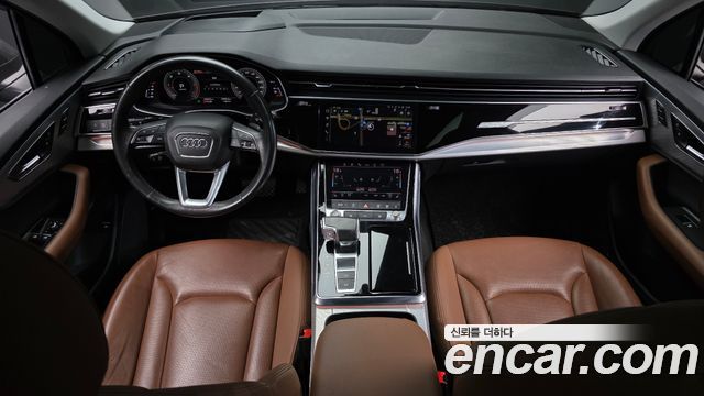 Audi Q7 — interior