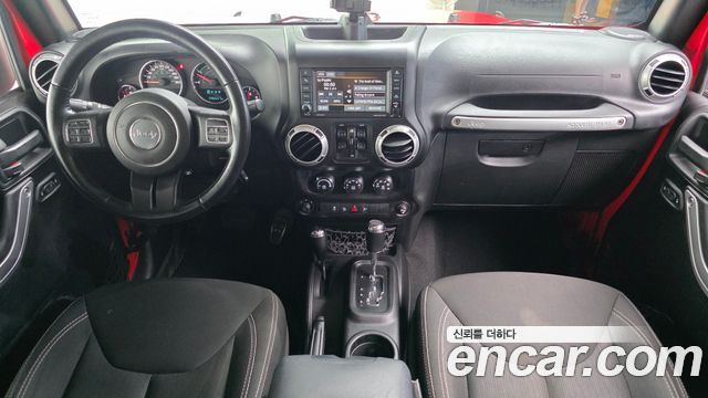 Jeep Wrangler — interior