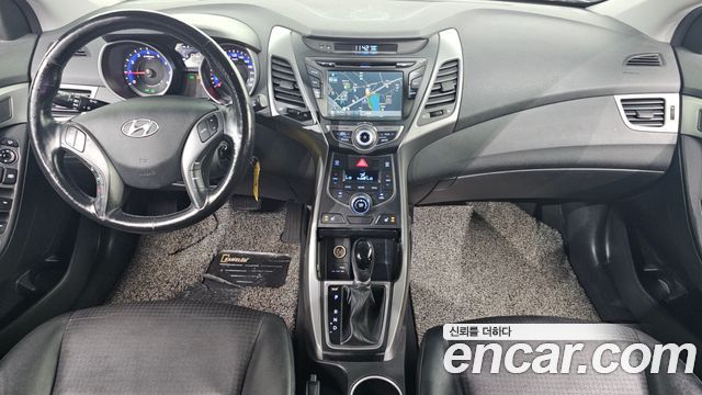 Hyundai Avante — interior