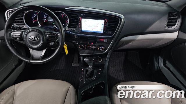 Kia K5 — interior