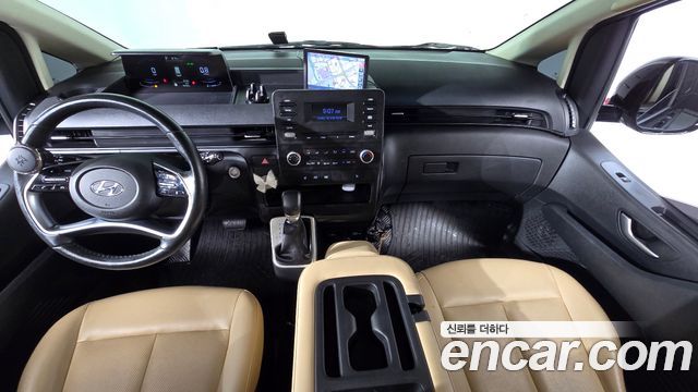 Hyundai Staria — interior