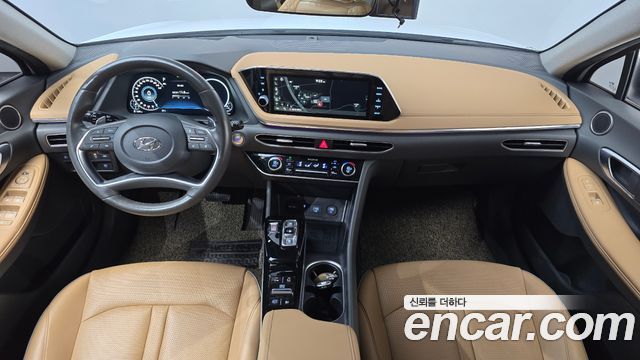 Hyundai Sonata — interior