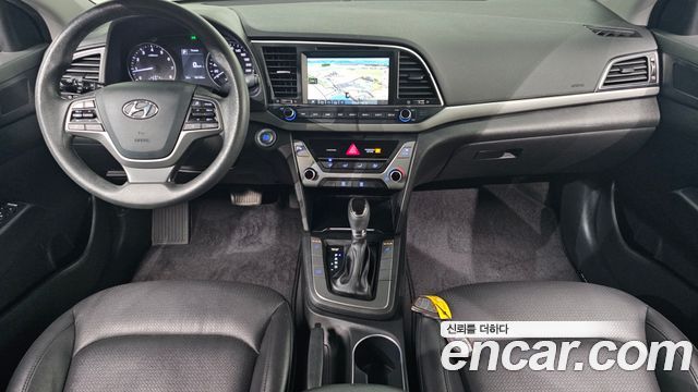 Hyundai Avante — interior