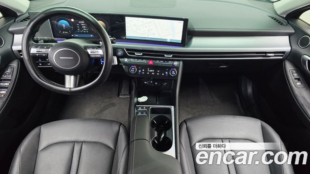 Hyundai Sonata — interior