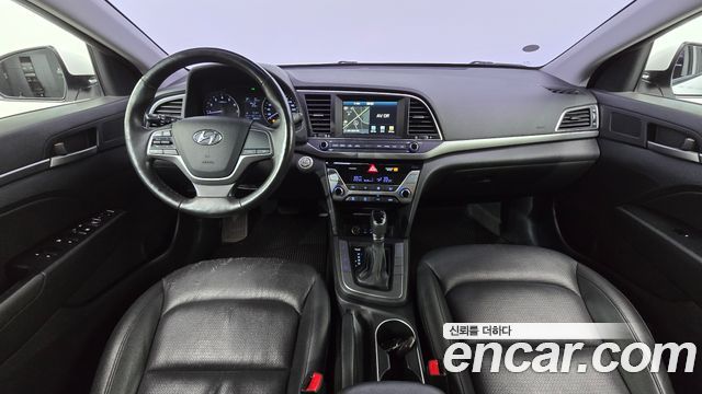 Hyundai Avante — interior