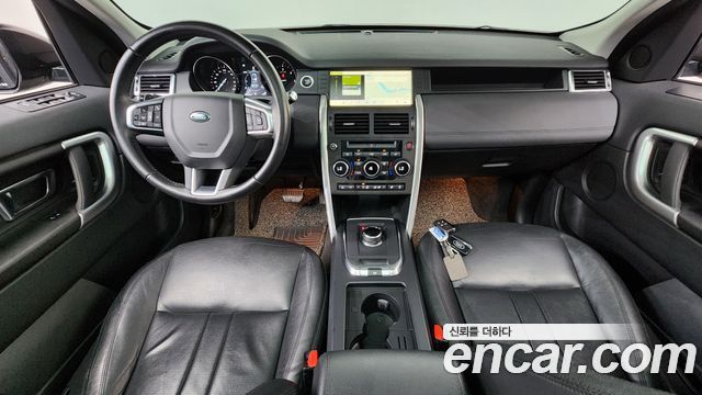 Land Rover Discovery Sport — interior
