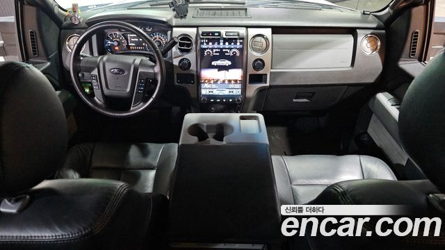 Ford F-150 — interior