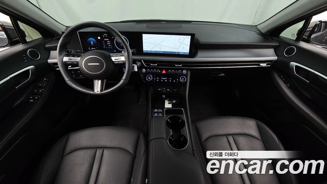 Hyundai Sonata — interior