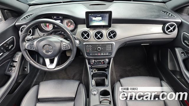Mercedes-Benz CLA-Class — interior