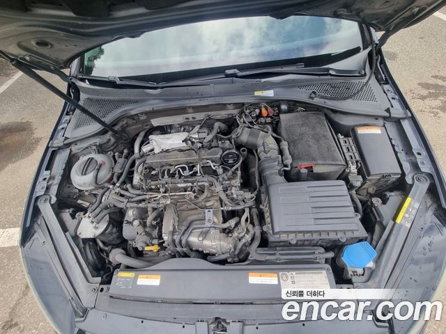 Volkswagen Golf — interior