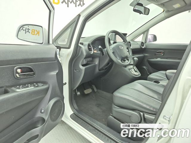 Kia Carens — interior