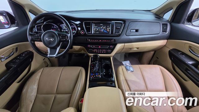 Kia Carnival — interior