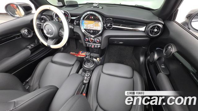 MINI Cooper Convertible — interior