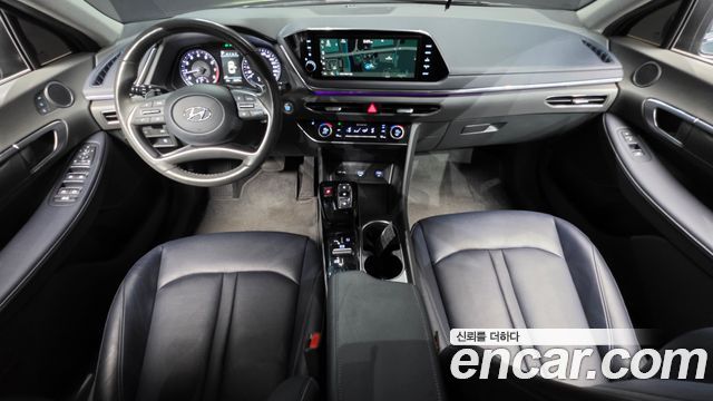 Hyundai Sonata — interior