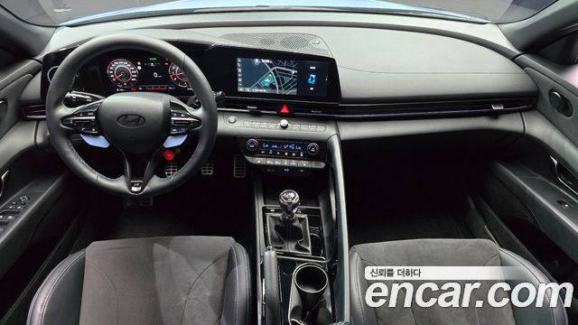 Hyundai Avante — interior